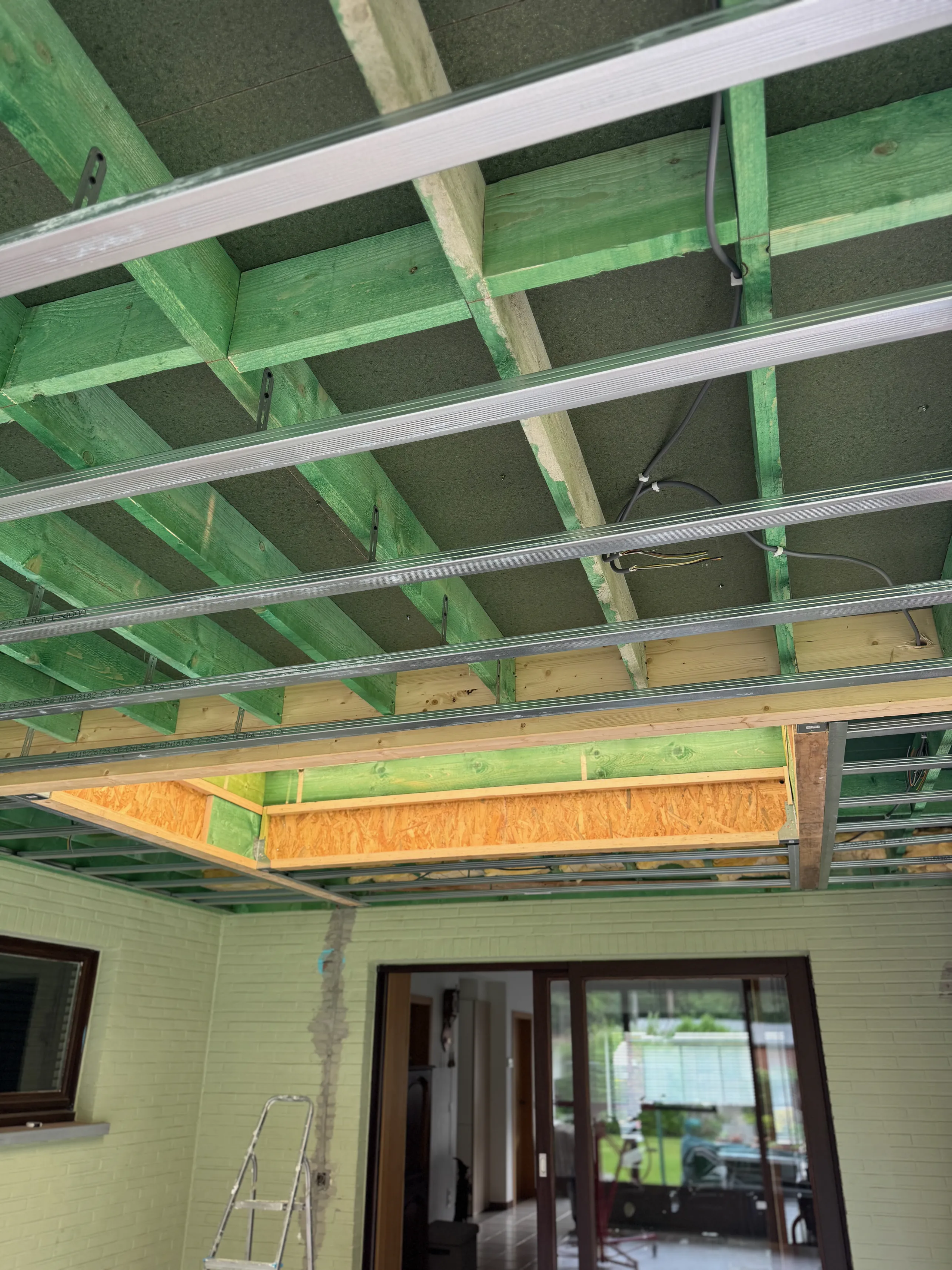 Ceiling sanding on stilts (drywall)